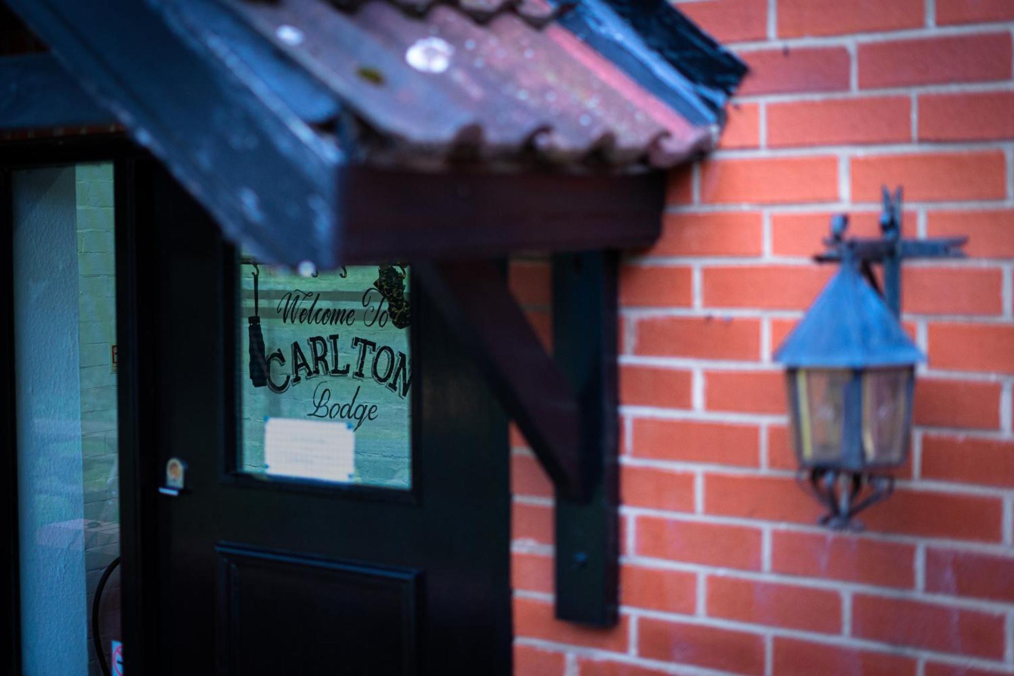 The Lodge At Carlton Tavern Free Parking York Exterior foto